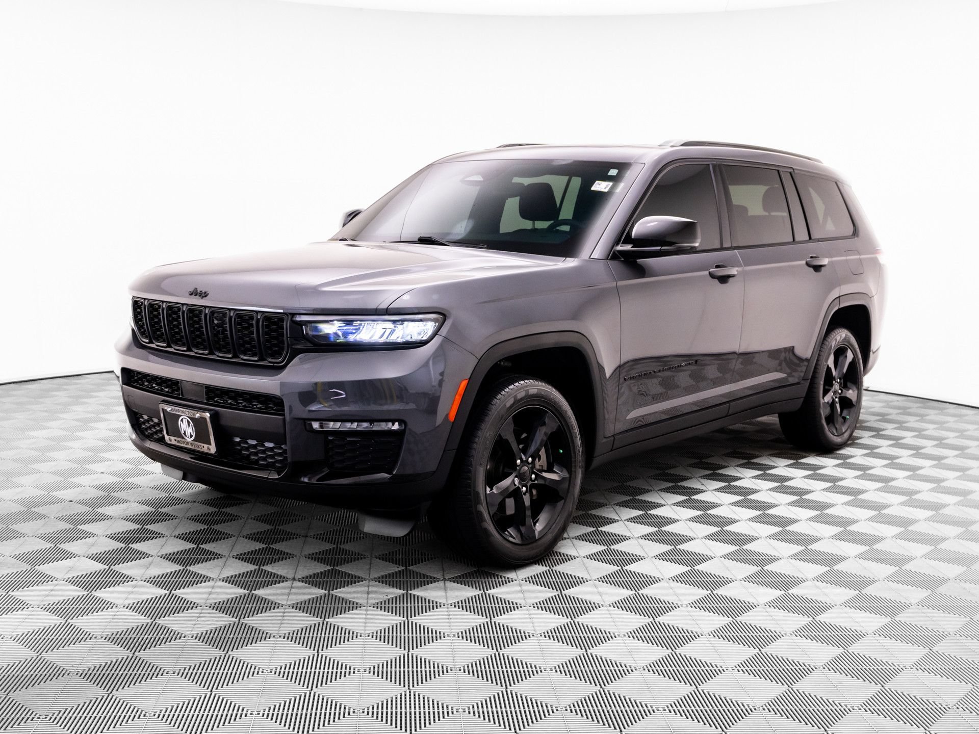 Used 2024 Jeep Grand Cherokee L Limited w/ Black Appearance Package AWD/4WD image 1