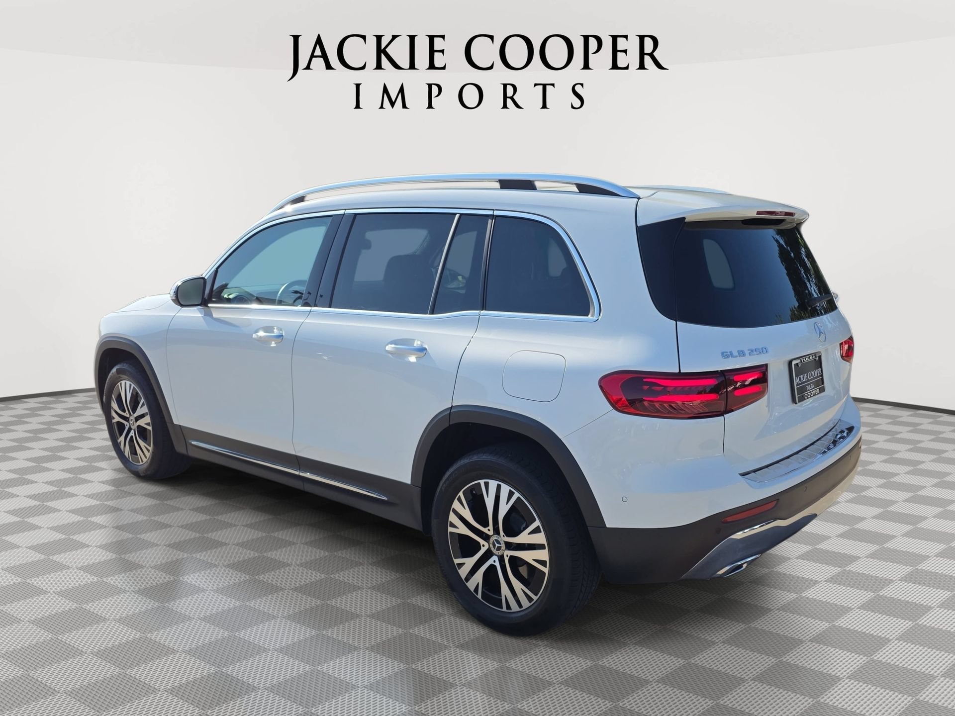 Used 2025 Mercedes-Benz GLB 250 image 7