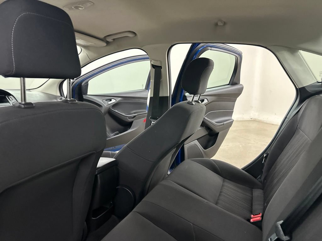 Used 2018 Ford Focus SE w/ SE Appearance Package FWD image 30