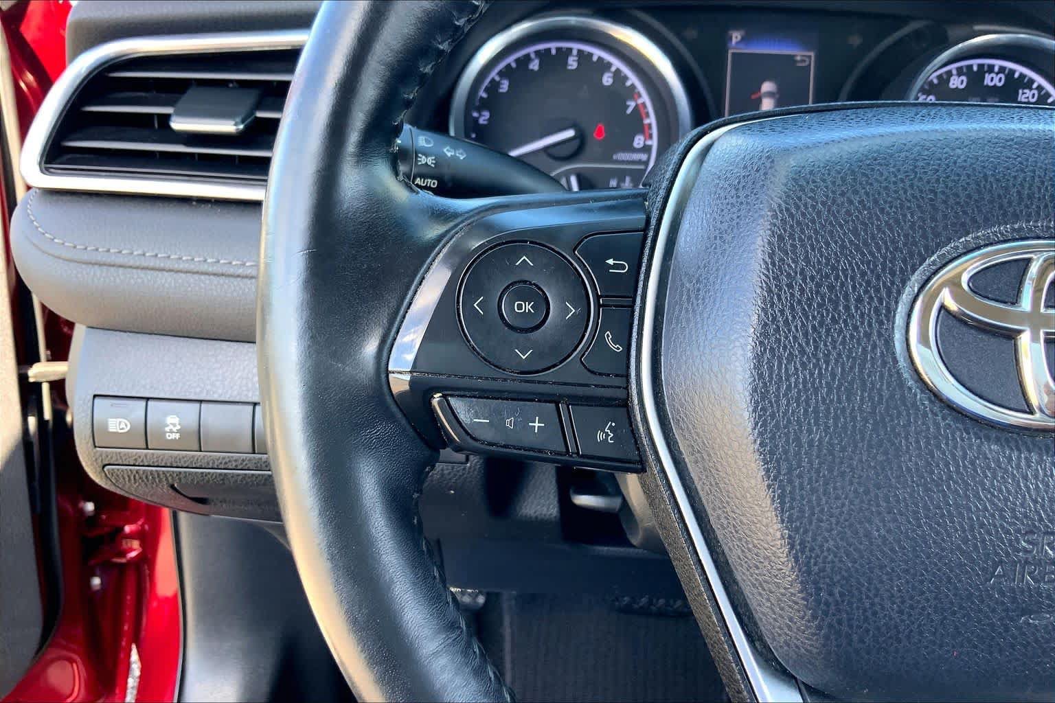 Used 2018 Toyota Camry SE w/ Moonroof Package FWD image 23