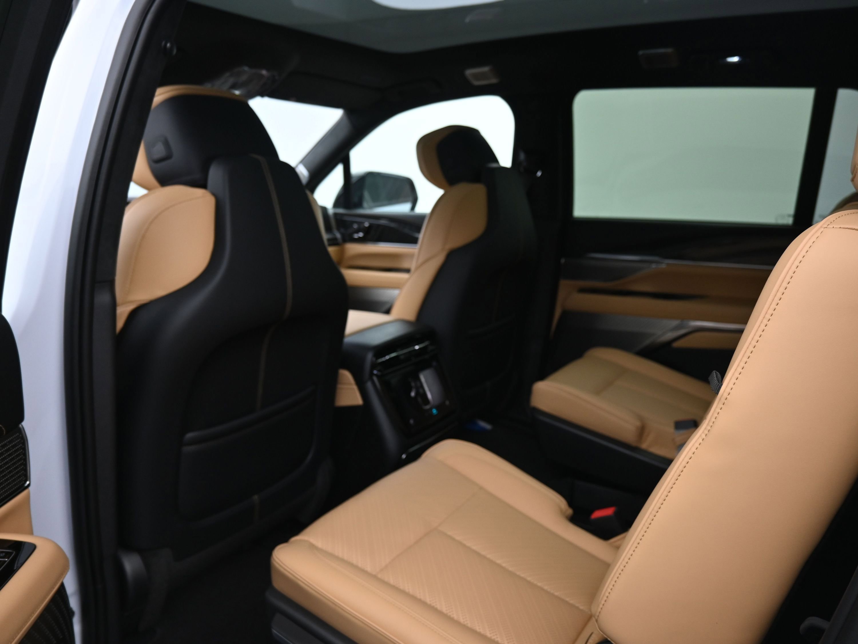 New 2026 Cadillac Escalade IQ Luxury 2 image 10