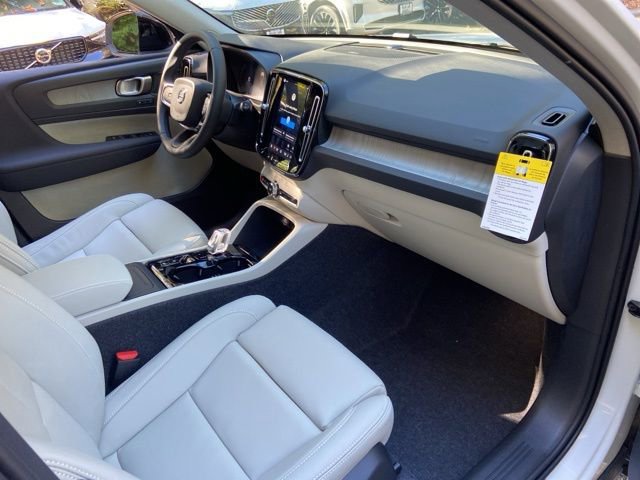 New 2026 Volvo XC40 B5 Ultra w/ Protection Package Premier image 17