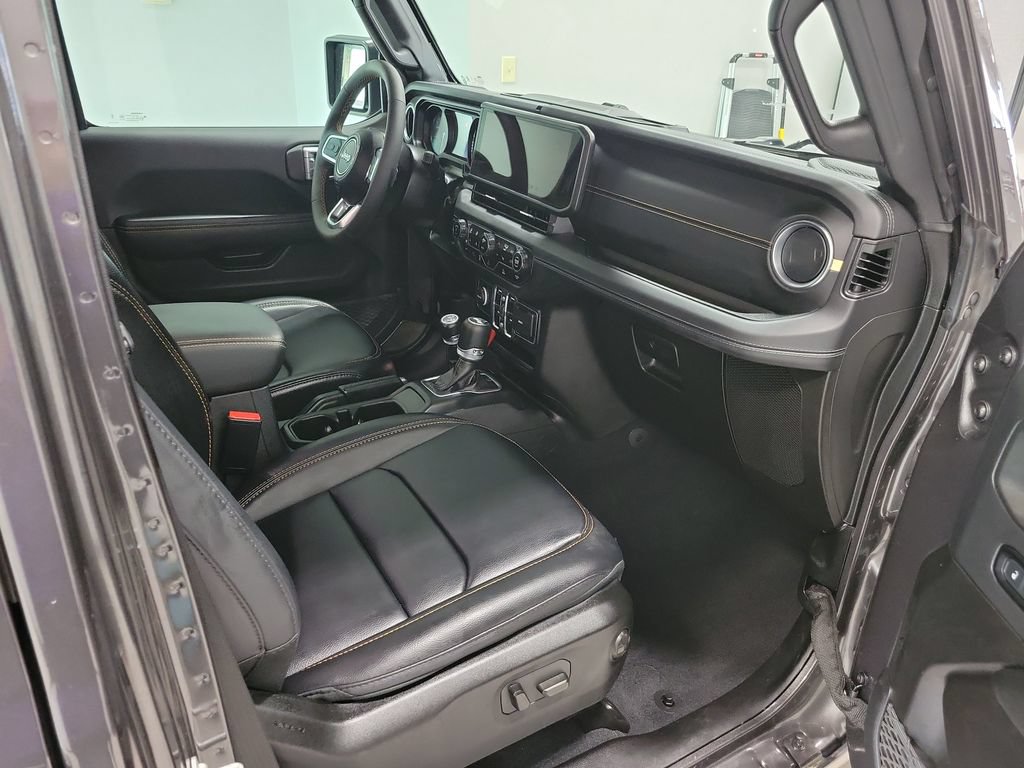 Used 2024 Jeep Wrangler Unlimited Sahara AWD/4WD image 22
