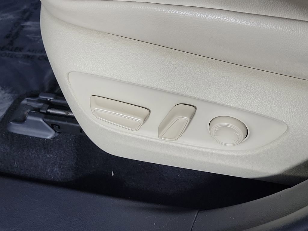 Certified 2020 Toyota Highlander XLE AWD/4WD image 22