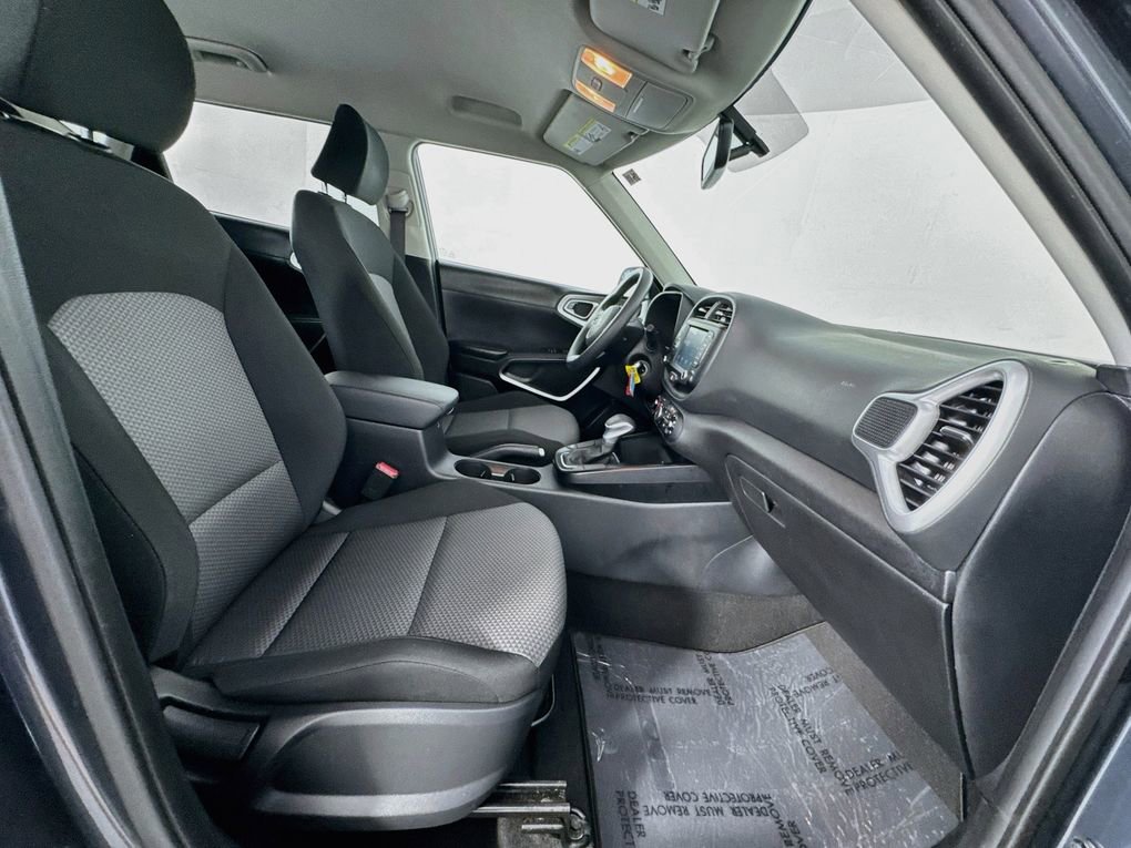 Used 2020 Kia Soul LX FWD image 28