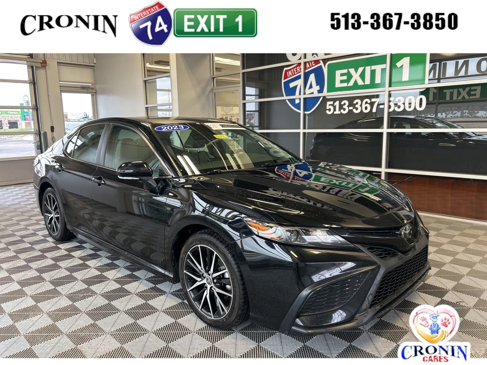 Used 2023 Toyota Camry SE image 1
