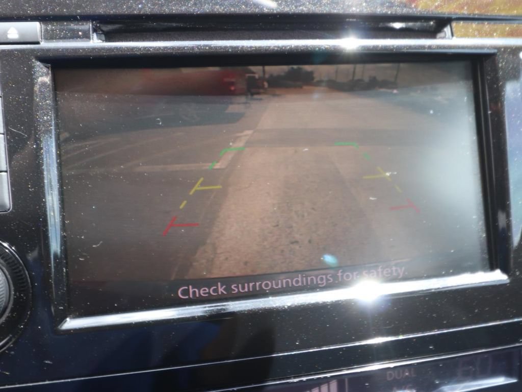 Used 2018 Nissan Rogue SV FWD image 4