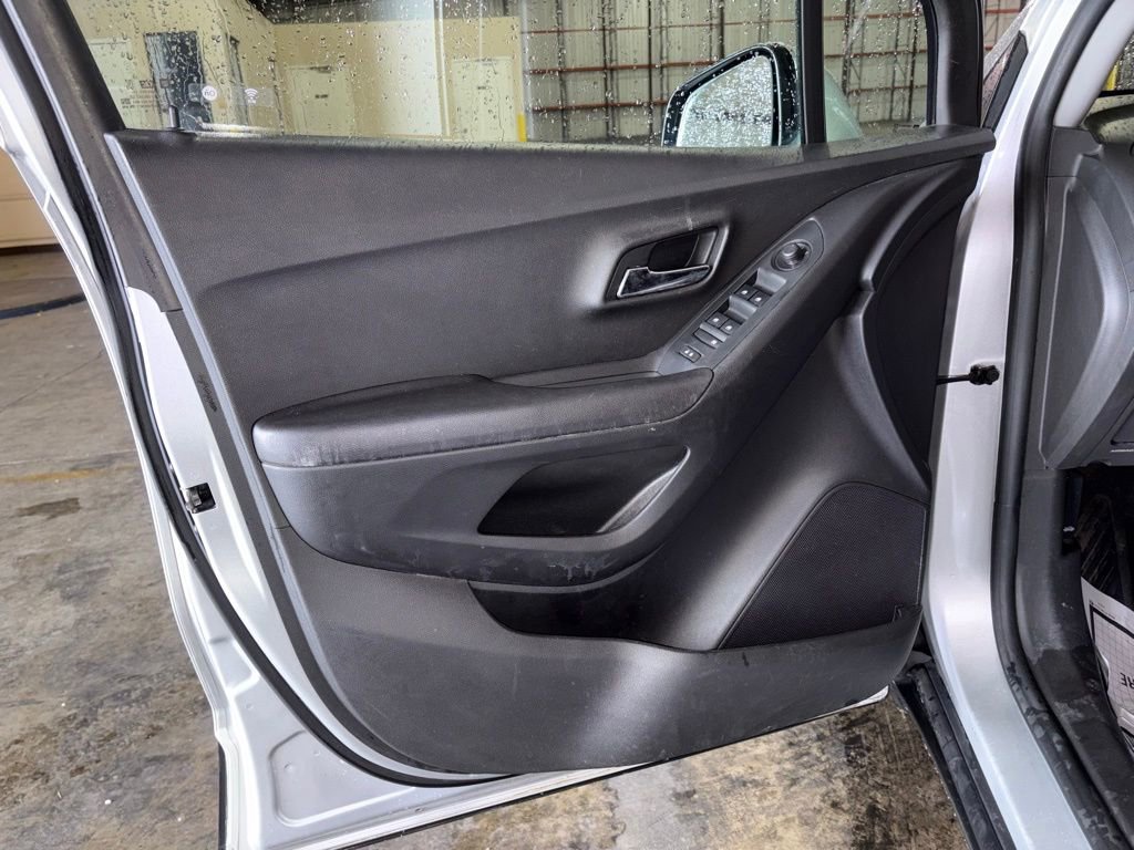 Used 2019 Chevrolet Trax LT w/ LT Convenience Package image 15