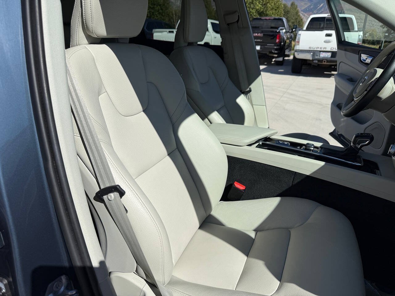 Used 2020 Volvo XC60 T5 Momentum w/ Protection Package Premier AWD/4WD image 25