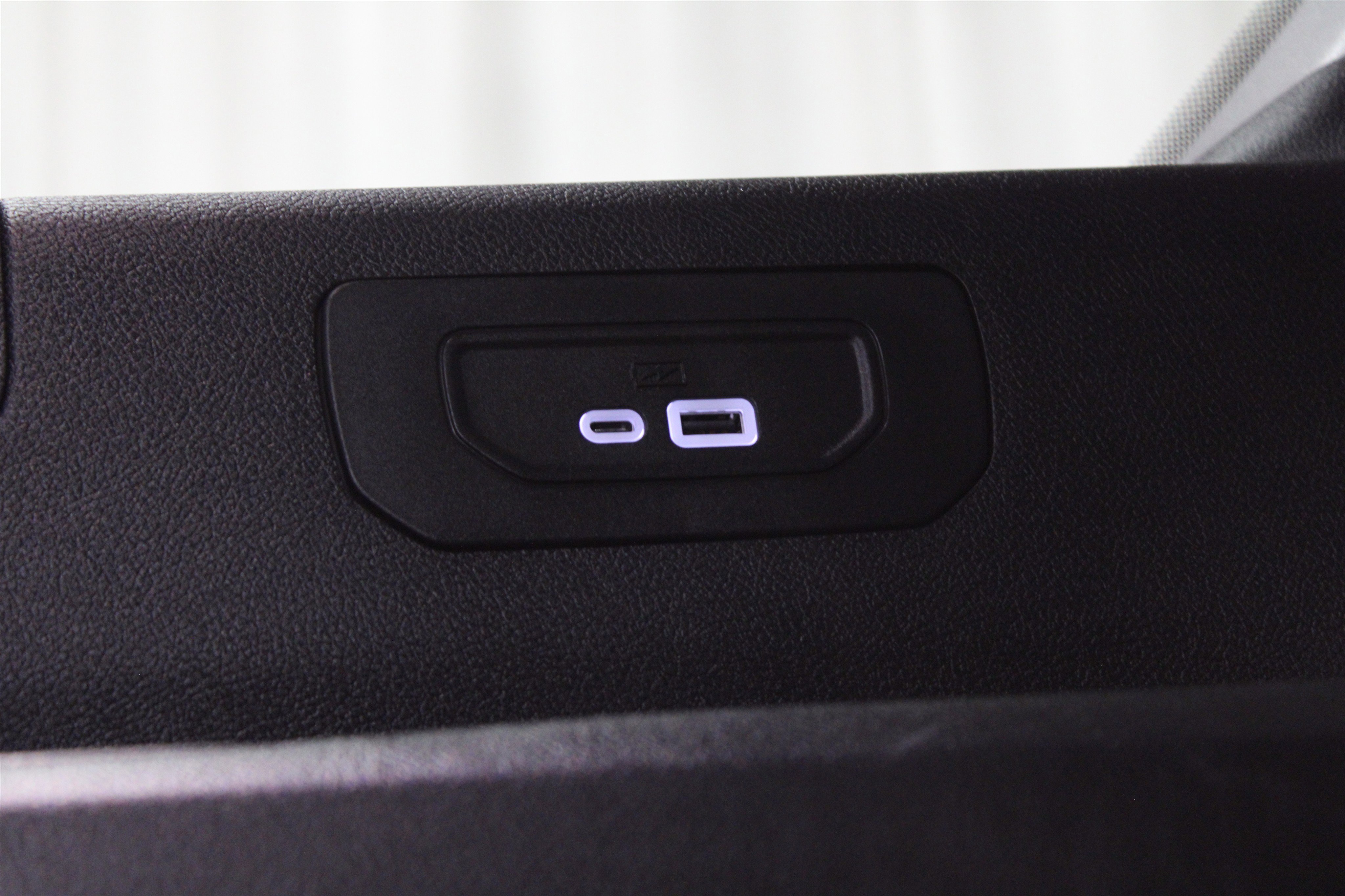 Used 2024 Jeep Grand Cherokee L Limited w/ Black Appearance Package image 26