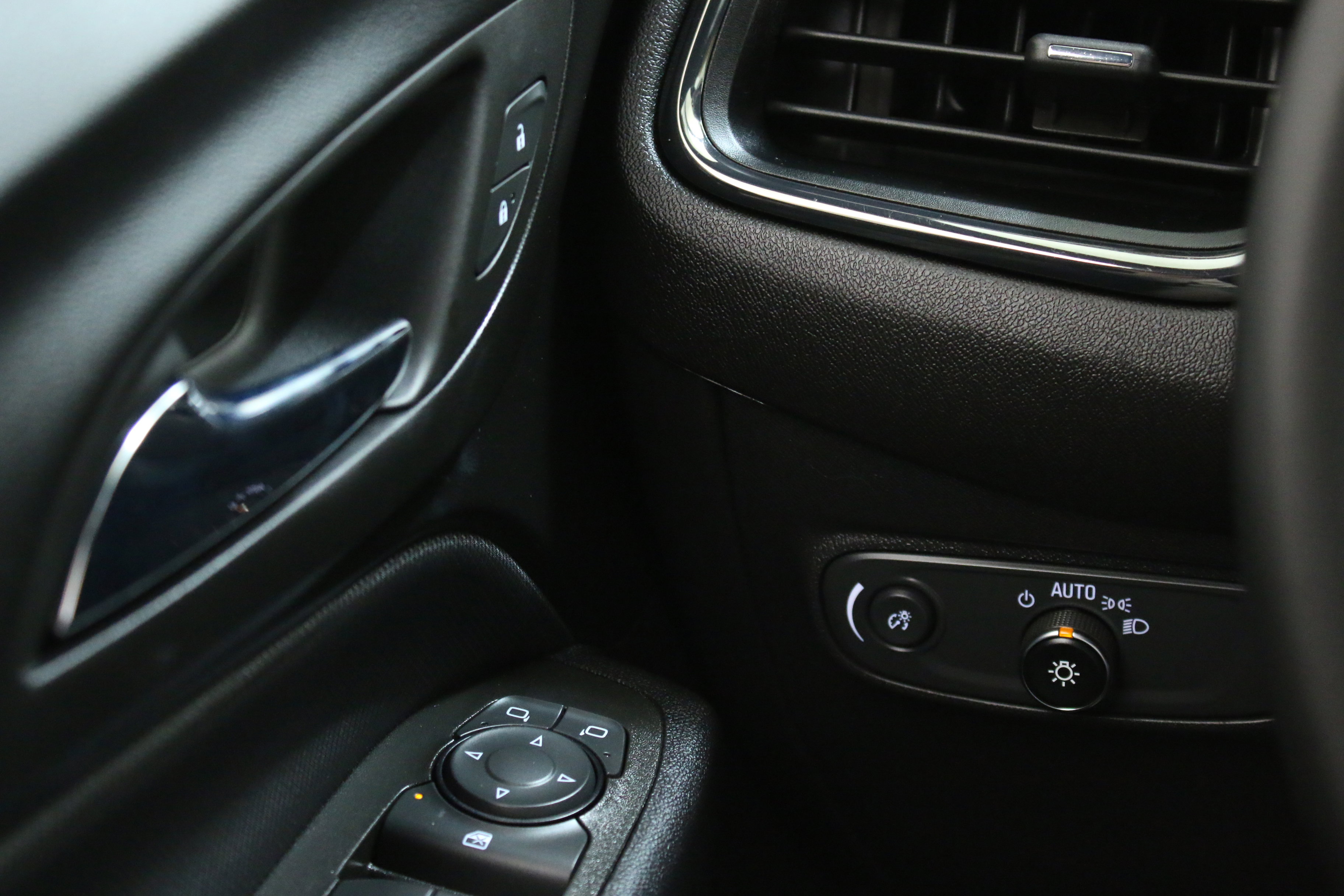 Used 2023 Chevrolet Equinox RS AWD/4WD image 18