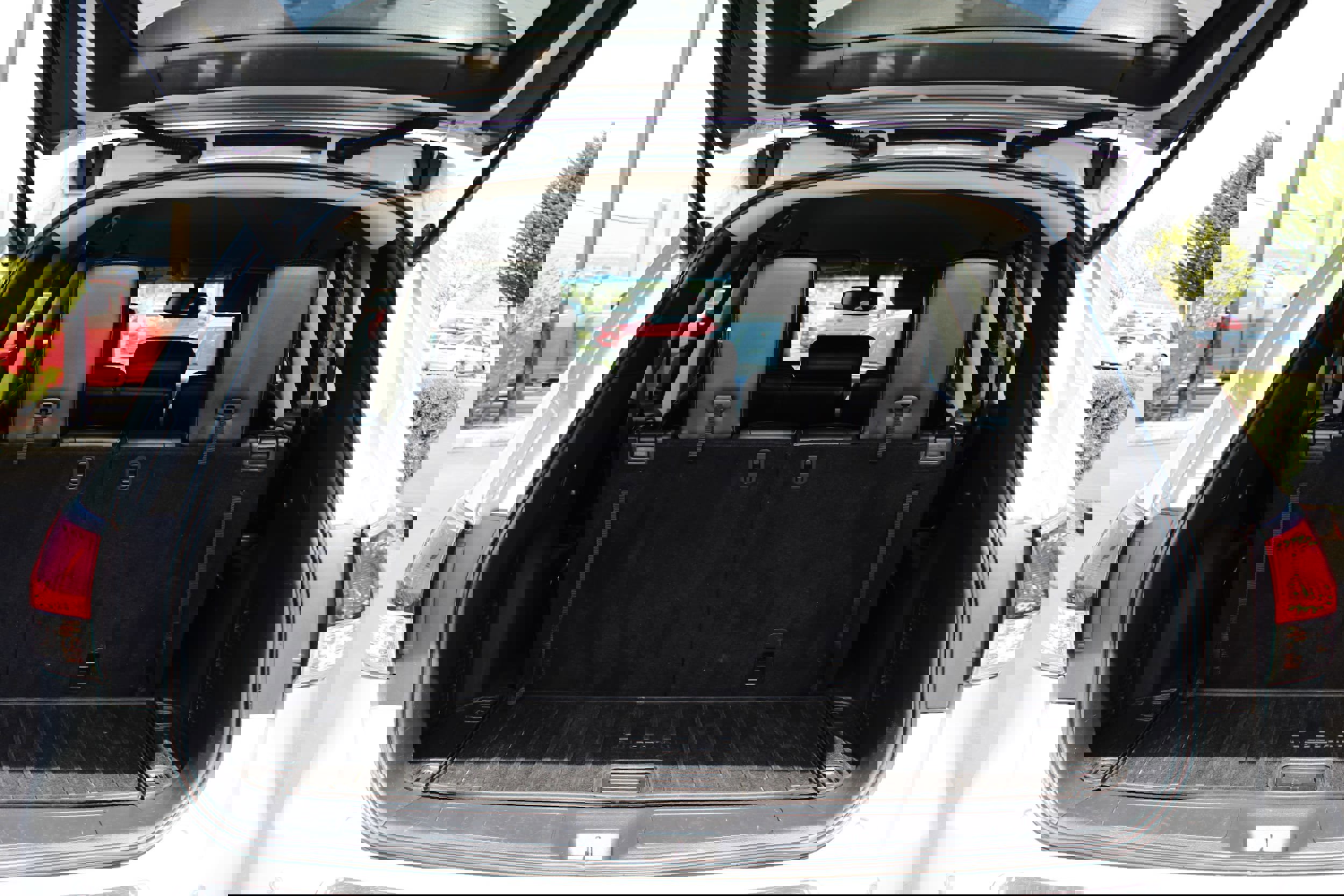 Used 2013 Nissan Pathfinder SL w/ Cargo Pkg image 16