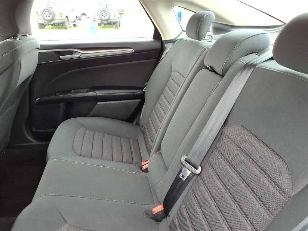 Used 2019 Ford Fusion SE image 15