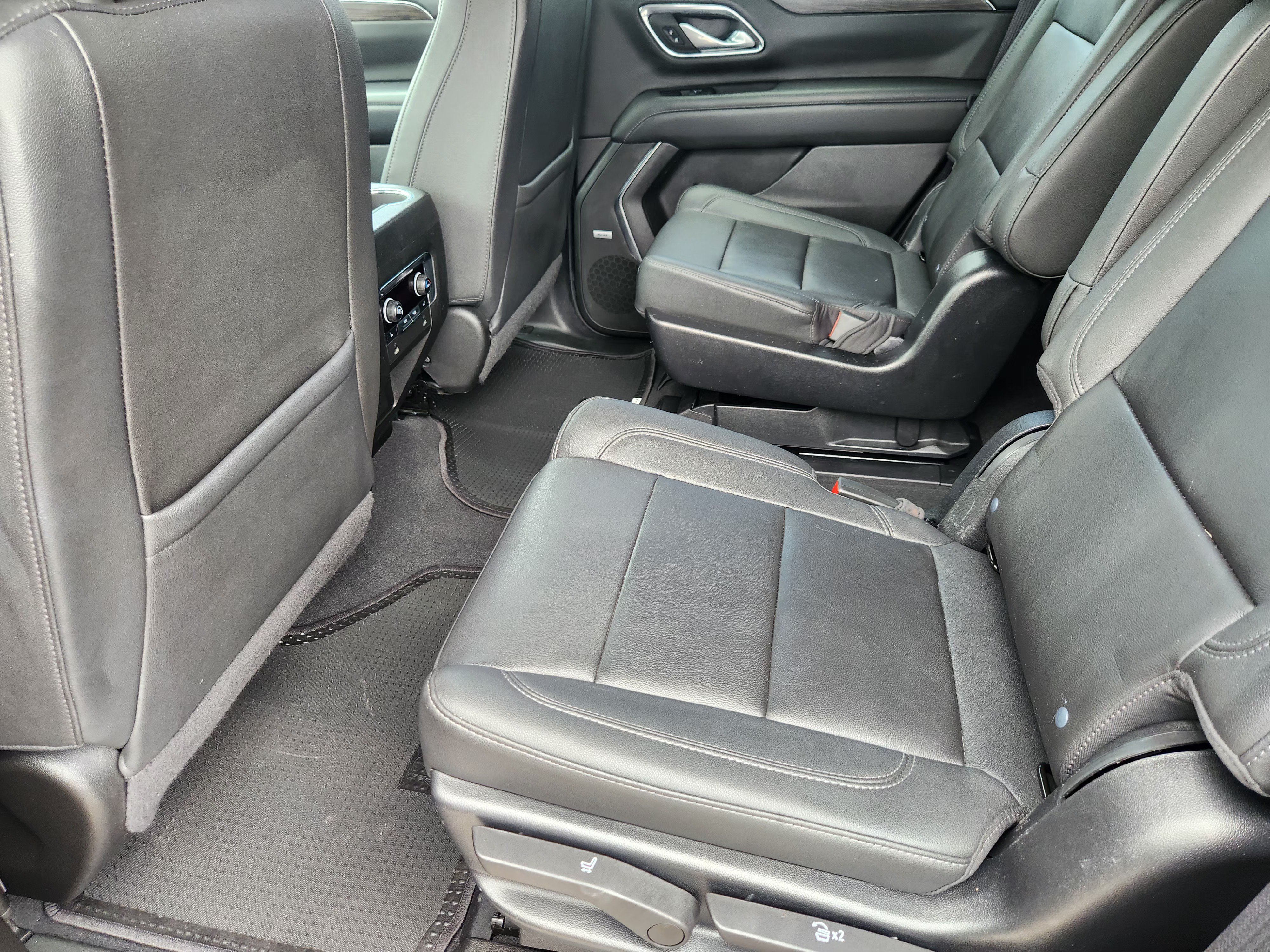 Used 2022 Chevrolet Tahoe LT w/ Luxury Package RWD image 31