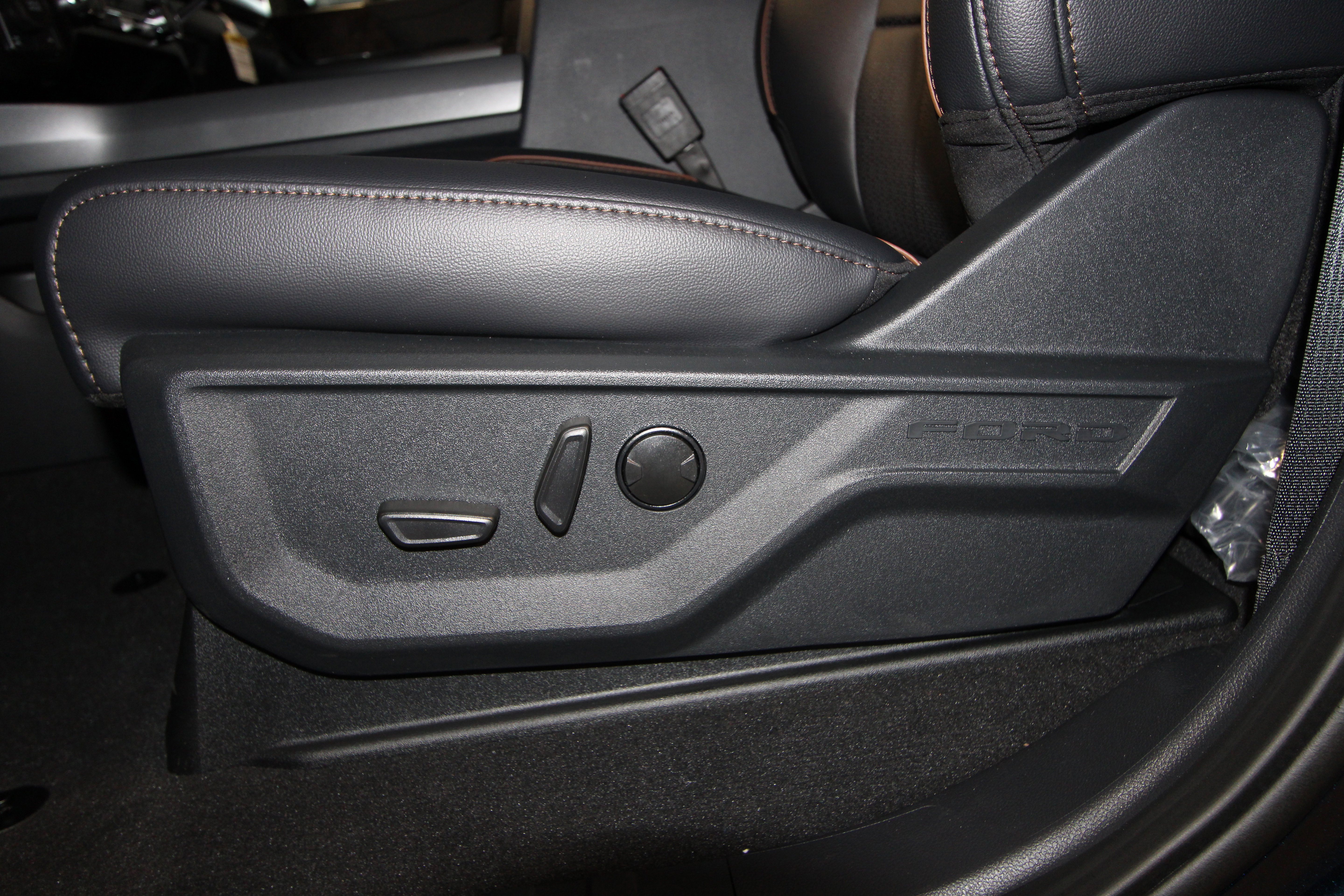 New 2025 Ford F350 Lariat w/ Lariat Ultimate Package image 6