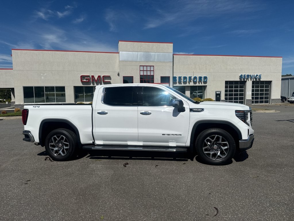Used 2022 GMC Sierra 1500 SLT w/ SLT Convenience Package AWD/4WD image 3