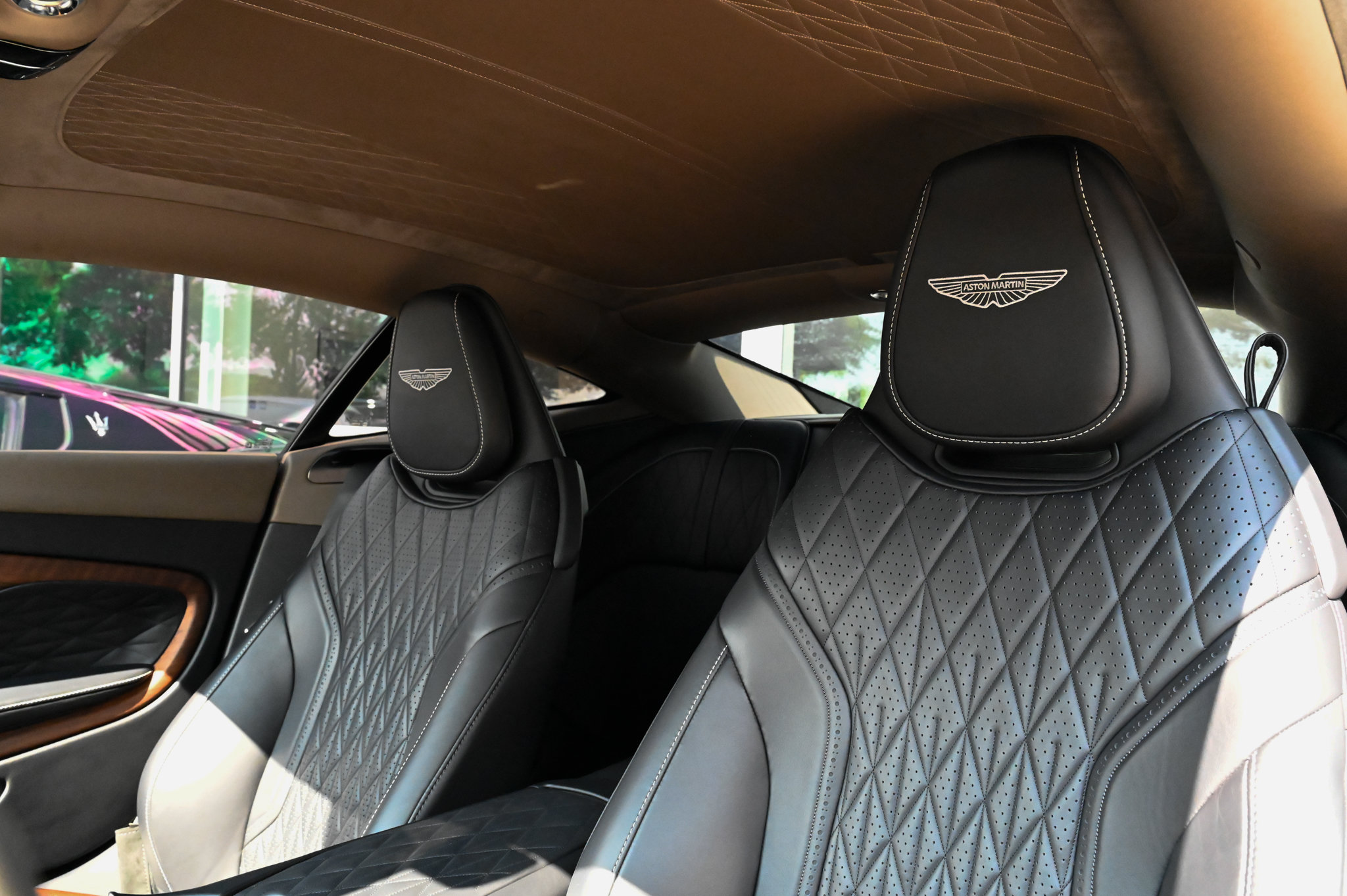 Used 2024 Aston Martin DB12 Coupe RWD image 15