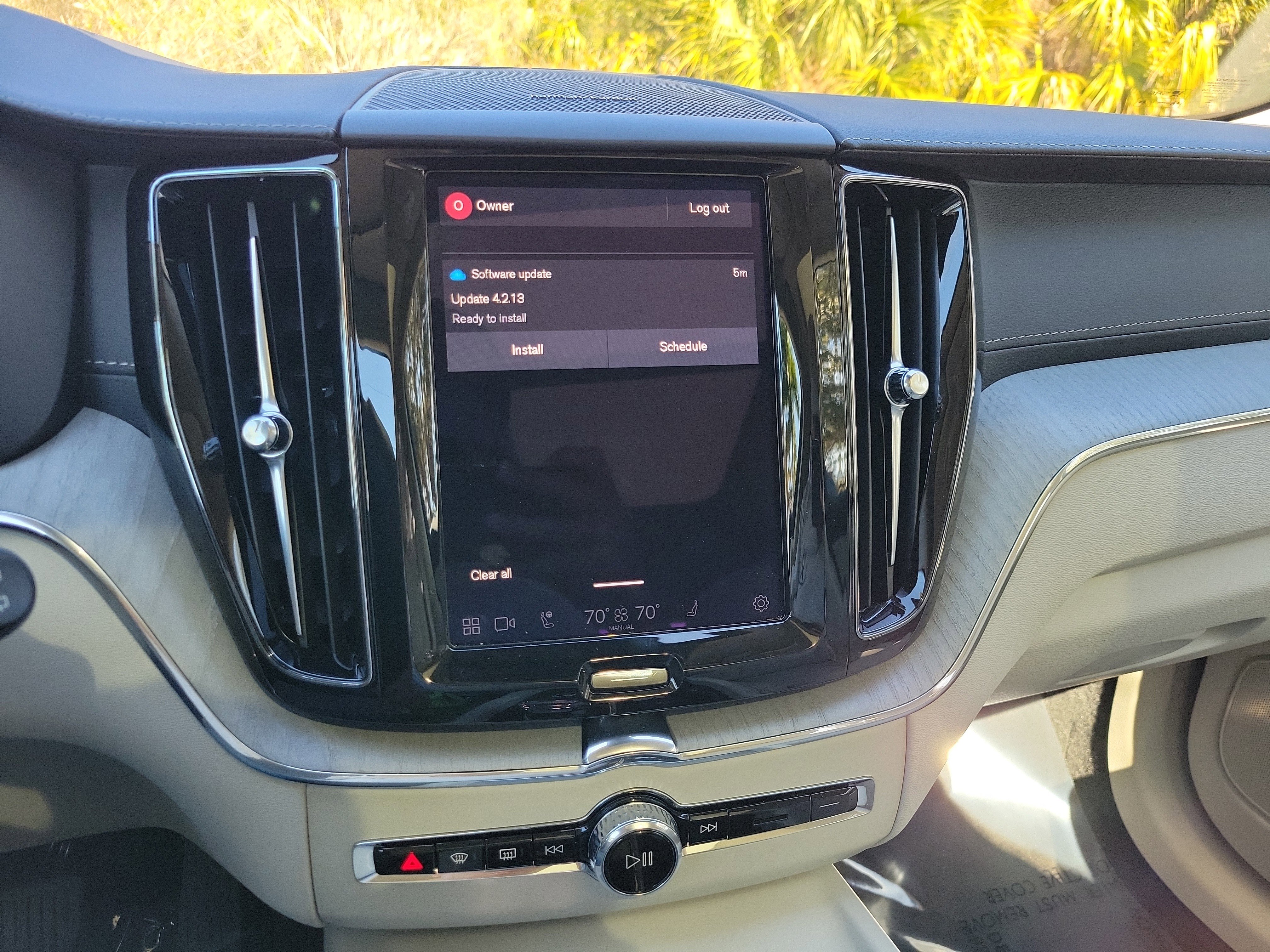 Used 2025 Volvo XC60 T8 Ultra w/ Climate Package image 23