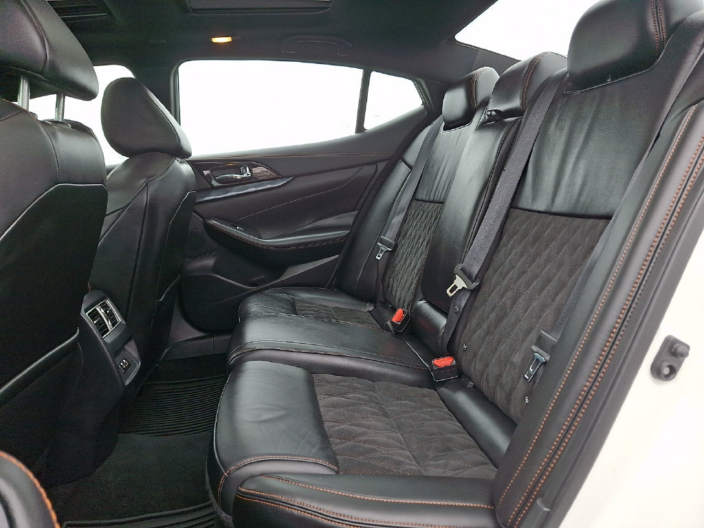 Used 2022 Nissan Maxima SR w/ Sport Mat Group FWD image 10