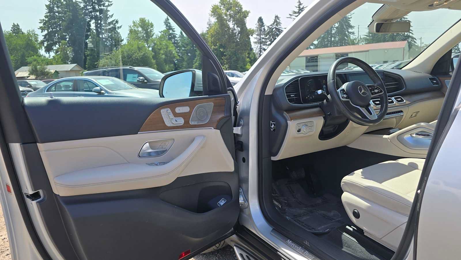 Certified 2020 Mercedes-Benz GLE 350 w/ Premium Package image 19
