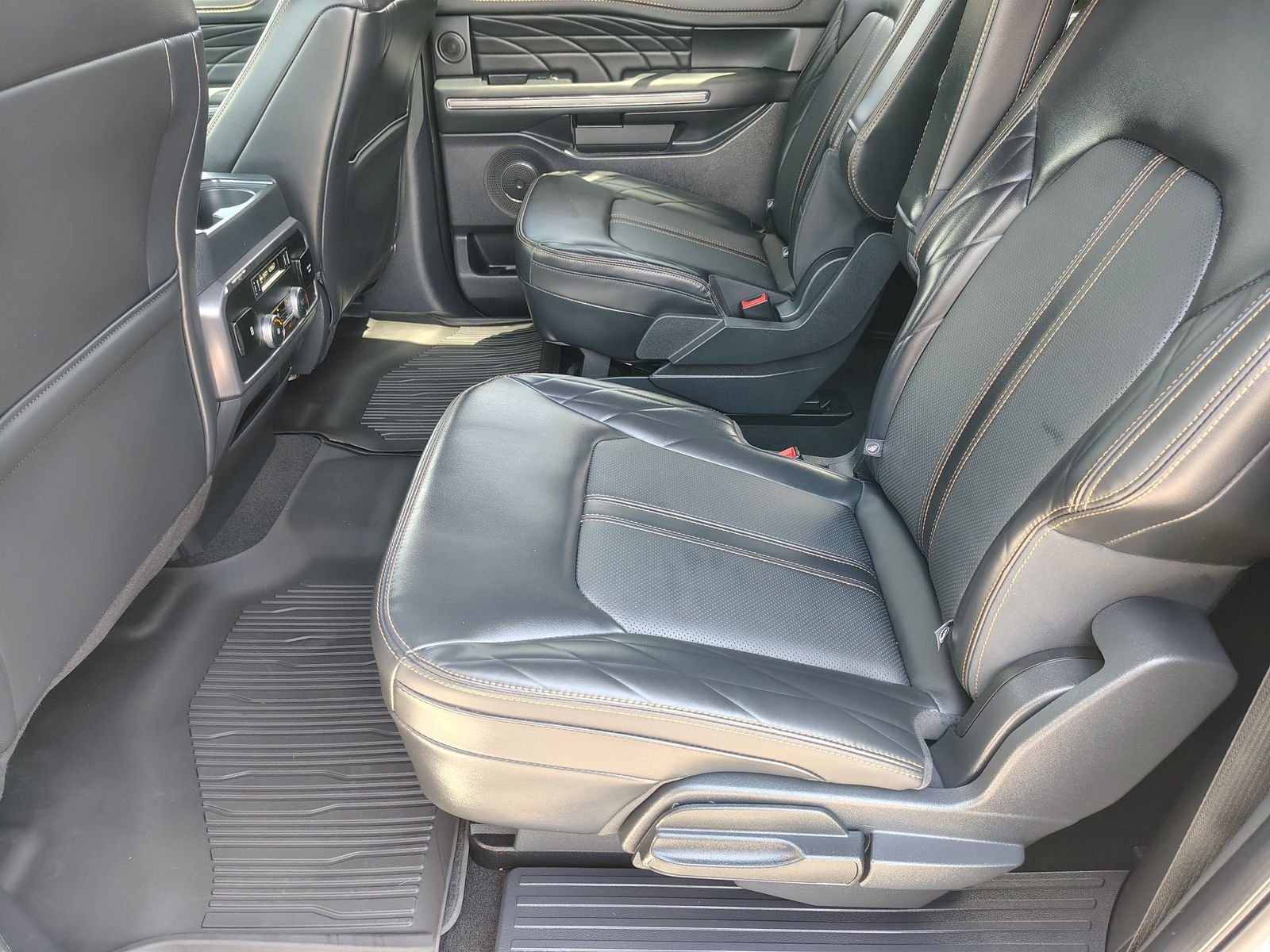 Used 2024 Ford Expedition Max Platinum RWD image 30