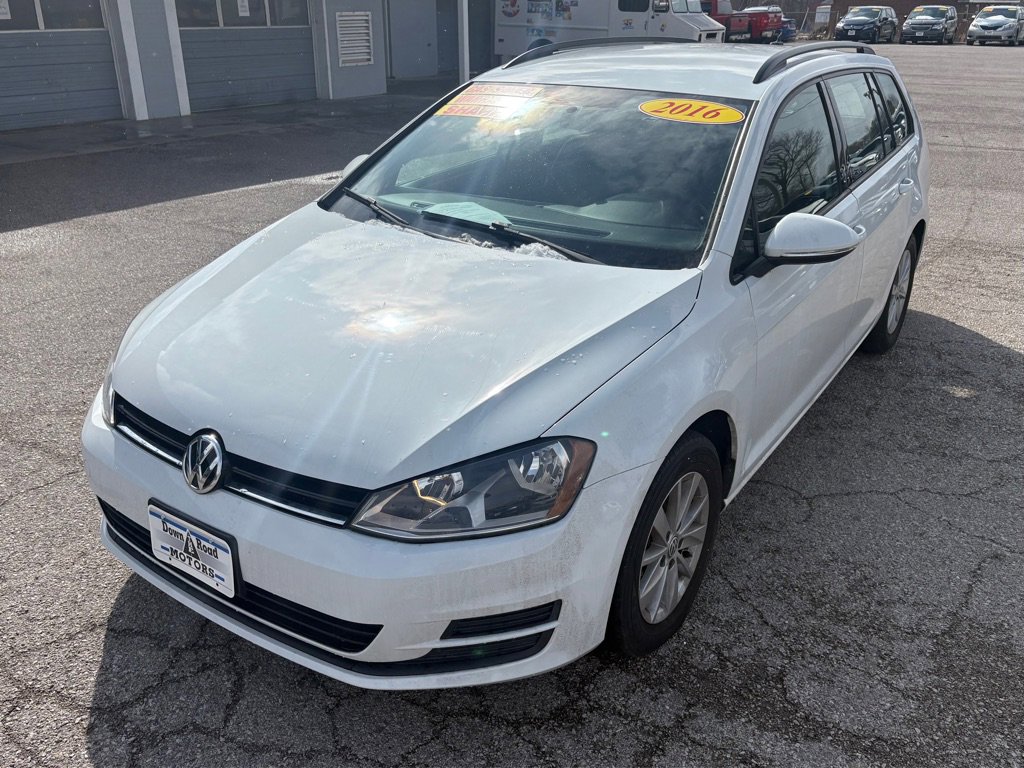 Used 2016 Volkswagen Golf S image 7