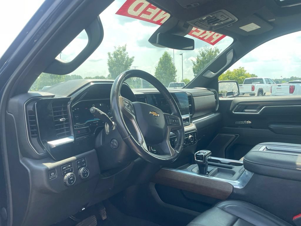 Used 2022 Chevrolet Silverado 1500 High Country w/ High Country Premium Package AWD/4WD image 9