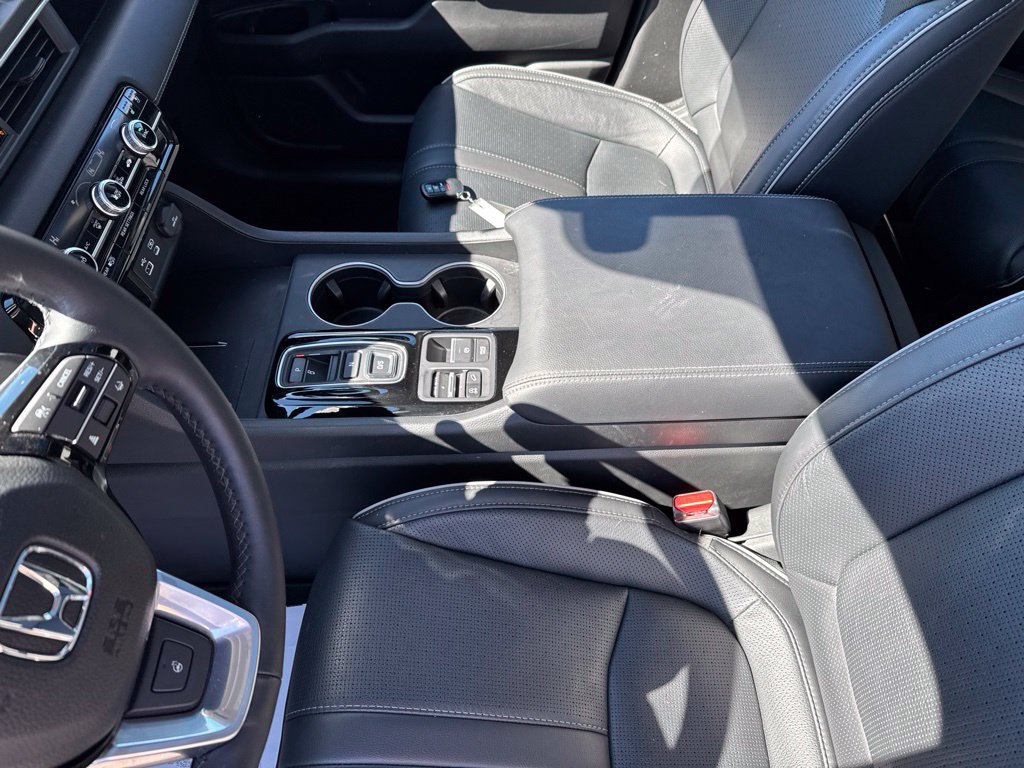 Used 2025 Honda Pilot Elite image 31