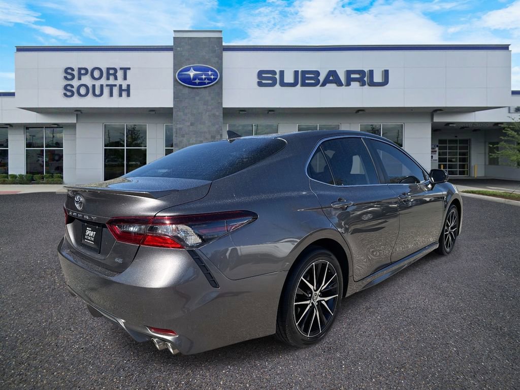 Used 2024 Toyota Camry SE image 3