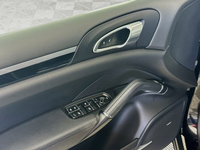 Used 2017 Porsche Cayenne Platinum Edition image 17