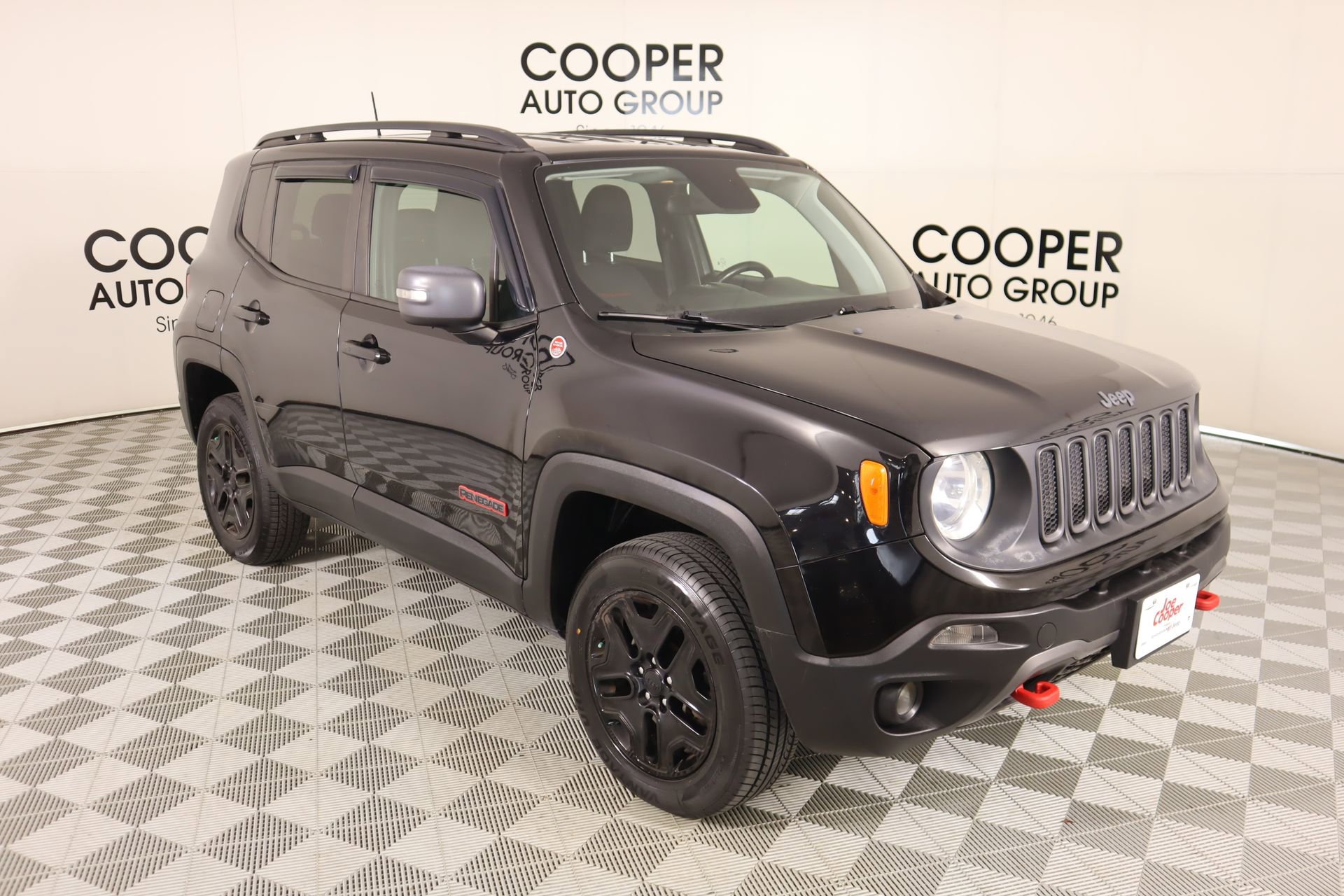 Used 2018 Jeep Renegade Trailhawk w/ UConnect 8.4 Nav Group image 1