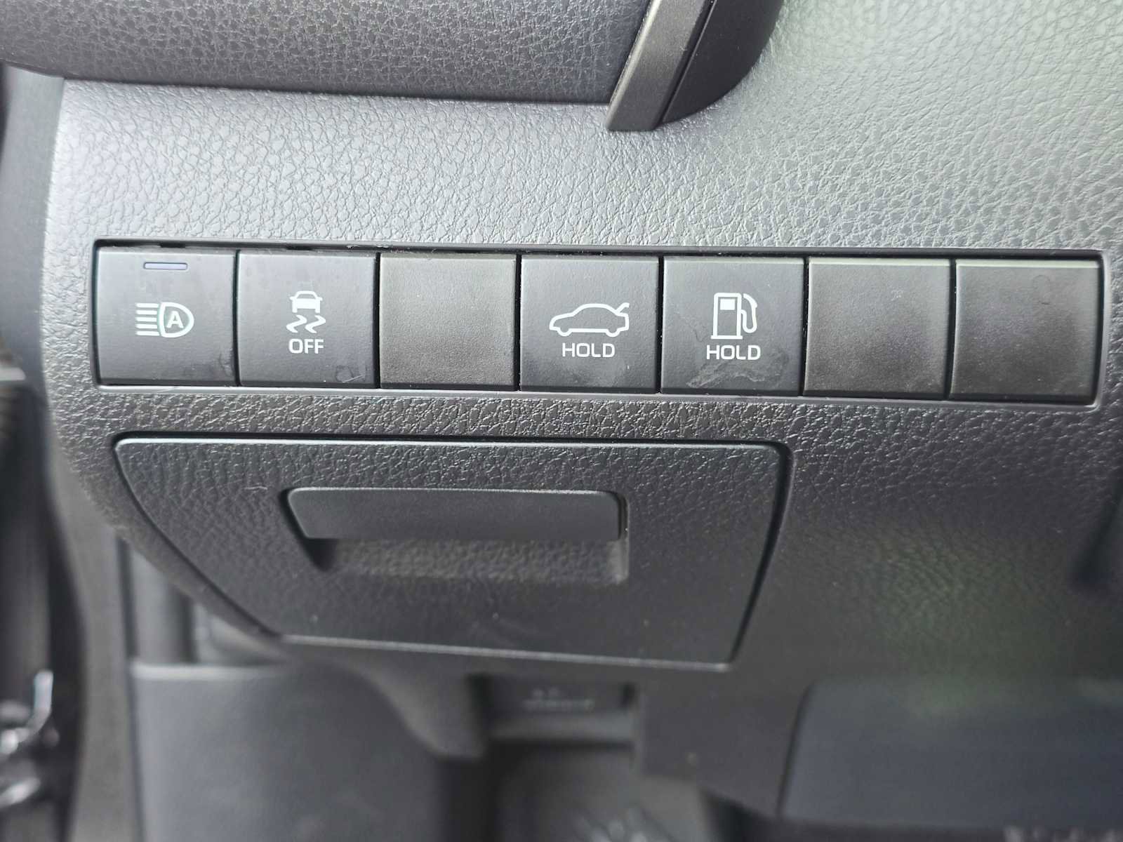 Used 2020 Toyota Camry SE image 25