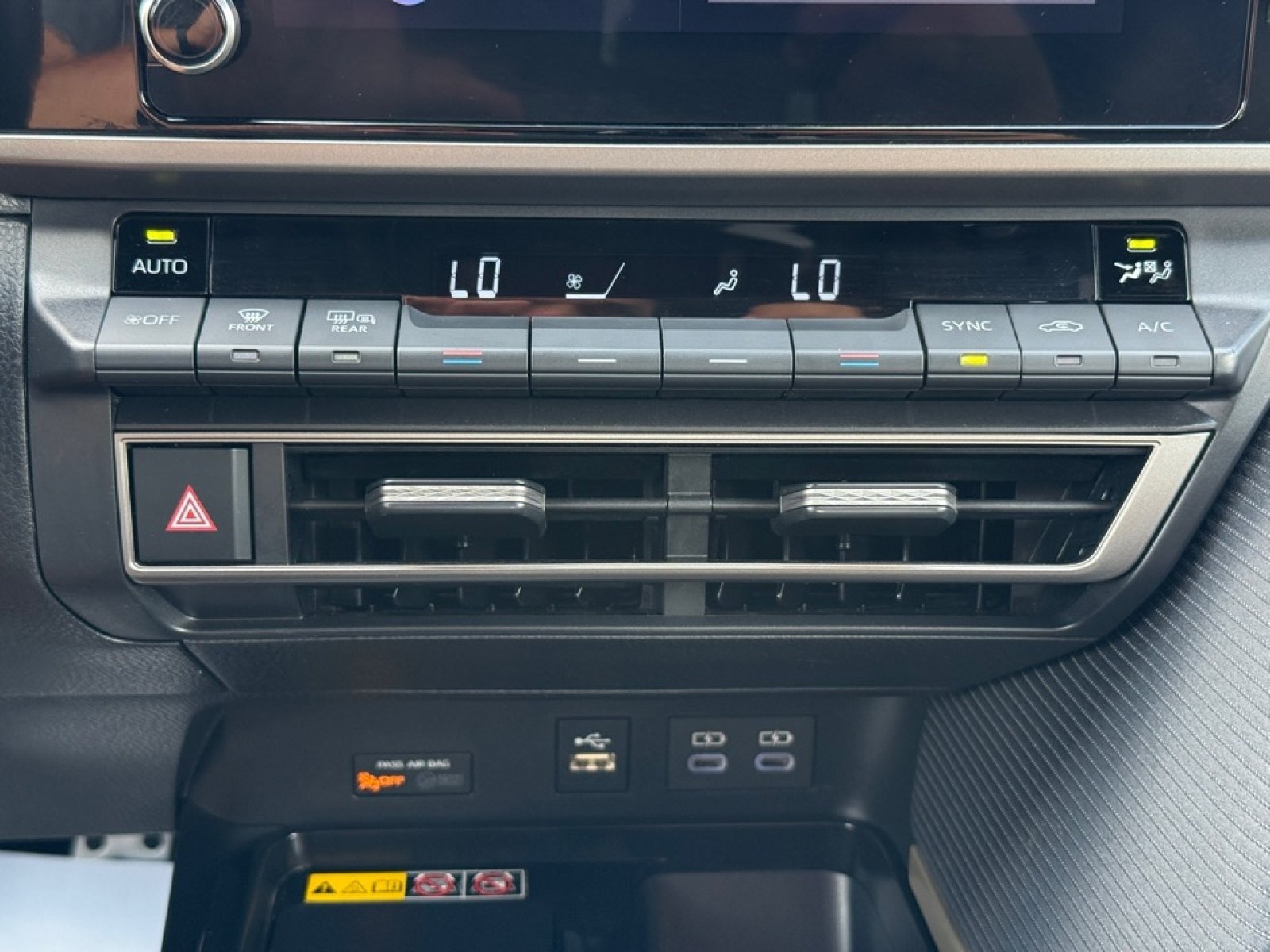 Used 2025 Toyota Camry SE FWD image 15