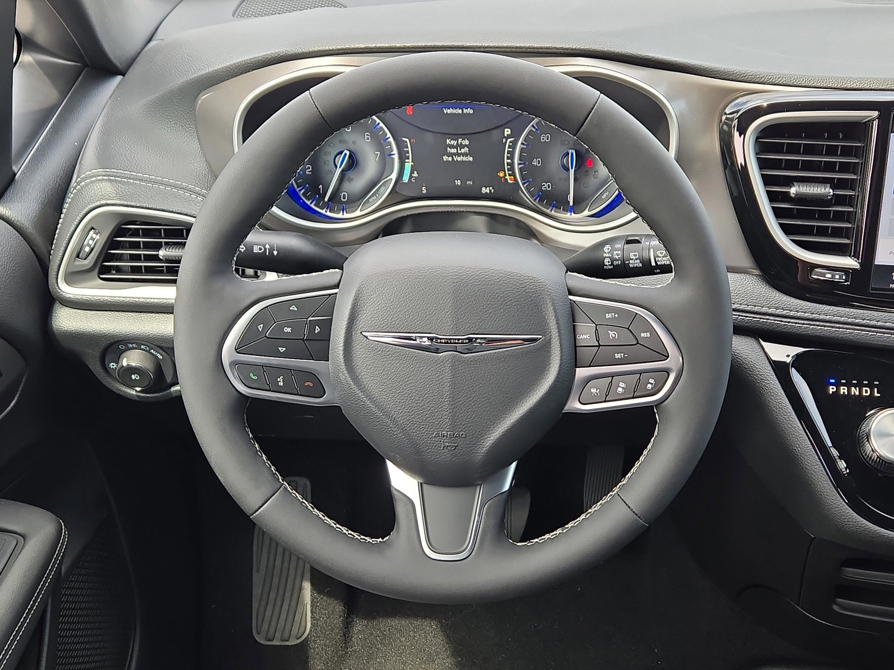 New 2026 Chrysler Pacifica Select image 16