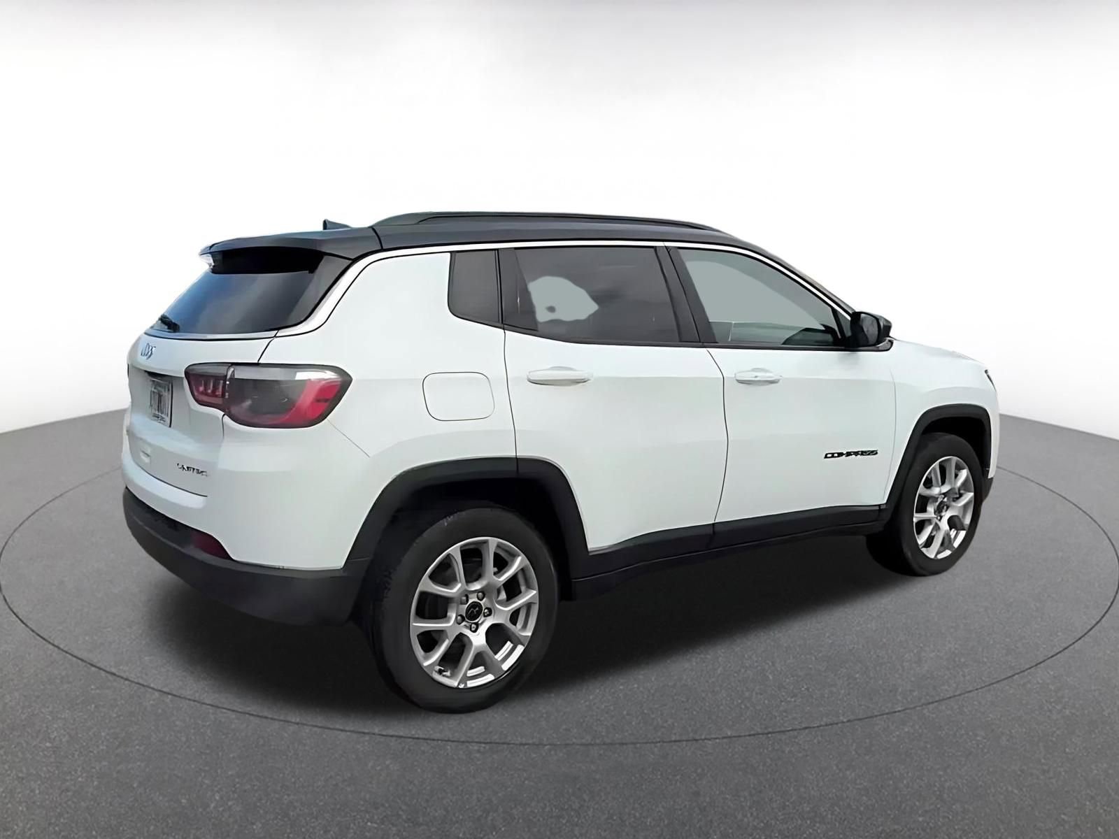 Used 2025 Jeep Compass Limited image 15