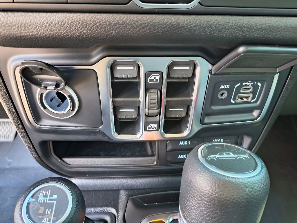 Used 2024 Jeep Gladiator Sport image 19