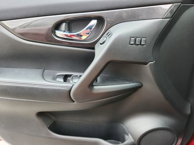 Used 2018 Nissan Rogue SV w/ Premium Package FWD image 29