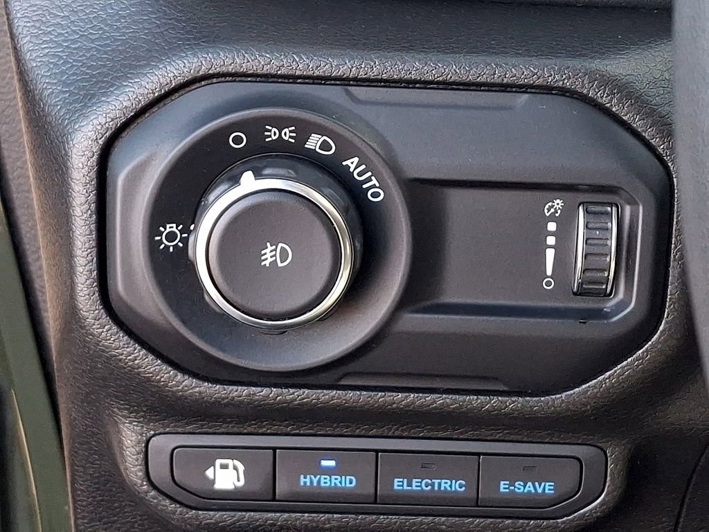 Used 2023 Jeep Wrangler Unlimited Sahara image 25