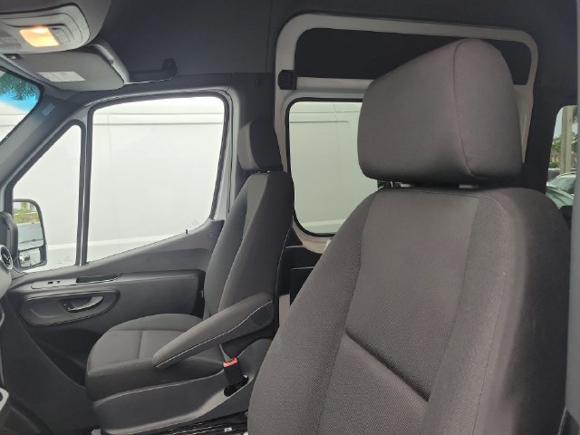 Used 2025 Mercedes-Benz Sprinter 2500 image 15