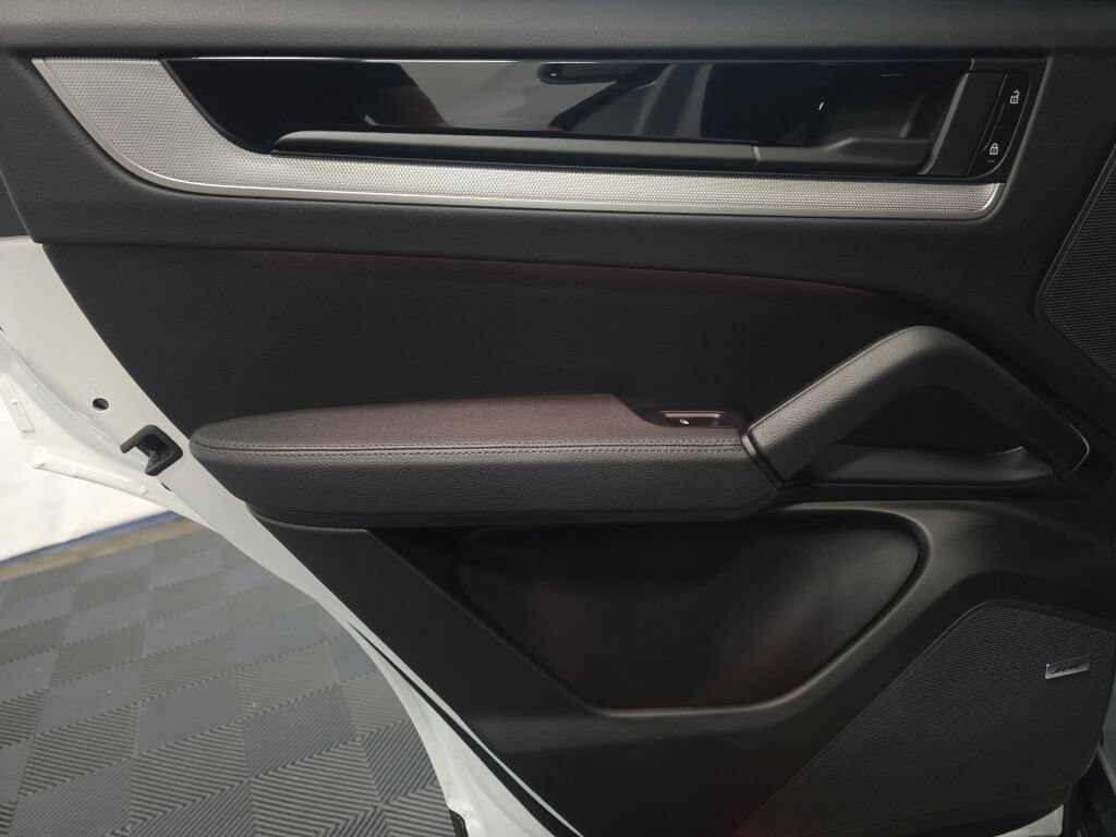 Certified 2025 Porsche Cayenne S AWD/4WD image 22