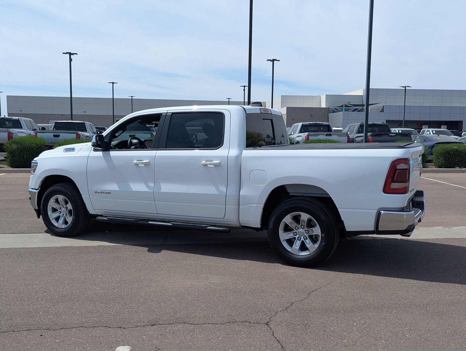Used 2024 RAM 1500 Laramie AWD/4WD image 3