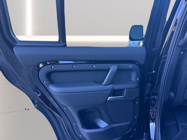 New 2025 Land Rover Defender 110 X-Dynamic SE AWD/4WD image 33