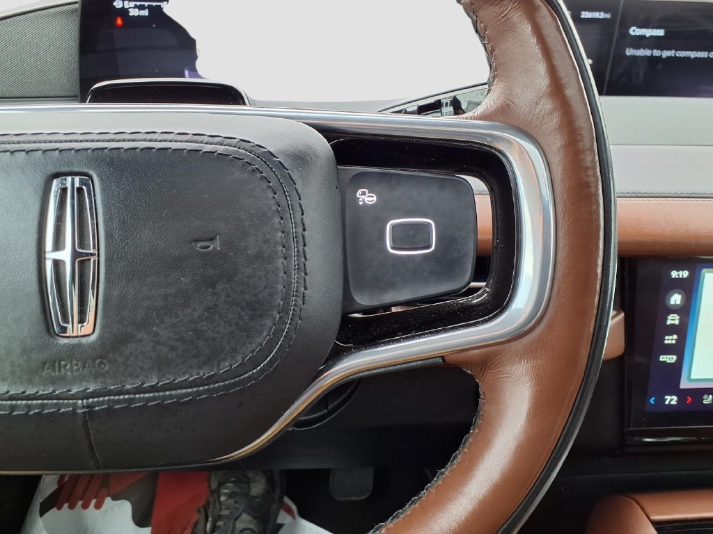 Used 2025 Lincoln Navigator Reserve AWD/4WD image 19