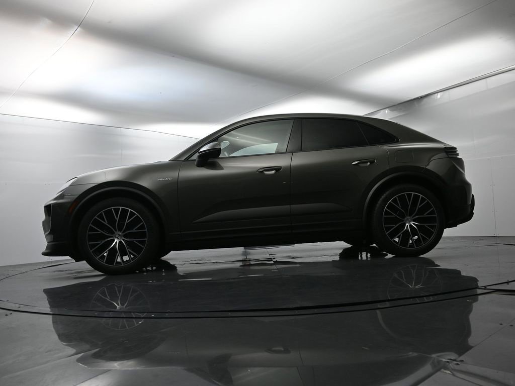 Used 2025 Porsche Macan Electric image 45