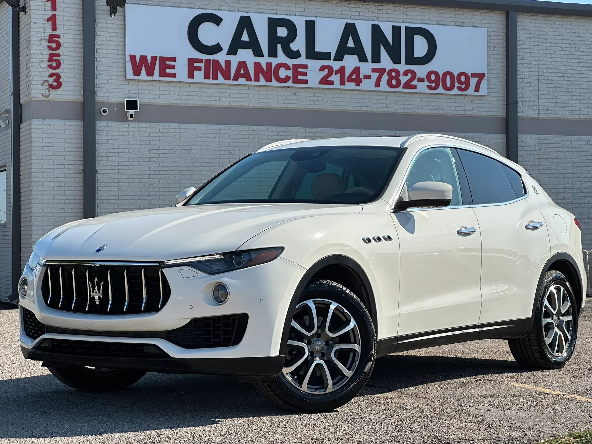 Used 2017 Maserati Levante AWD/4WD image 1