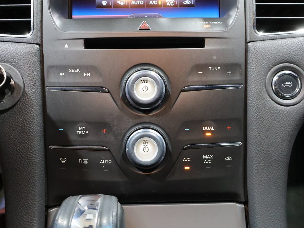 Used 2014 Ford Taurus SEL w/ Equipment Group 201A FWD image 30