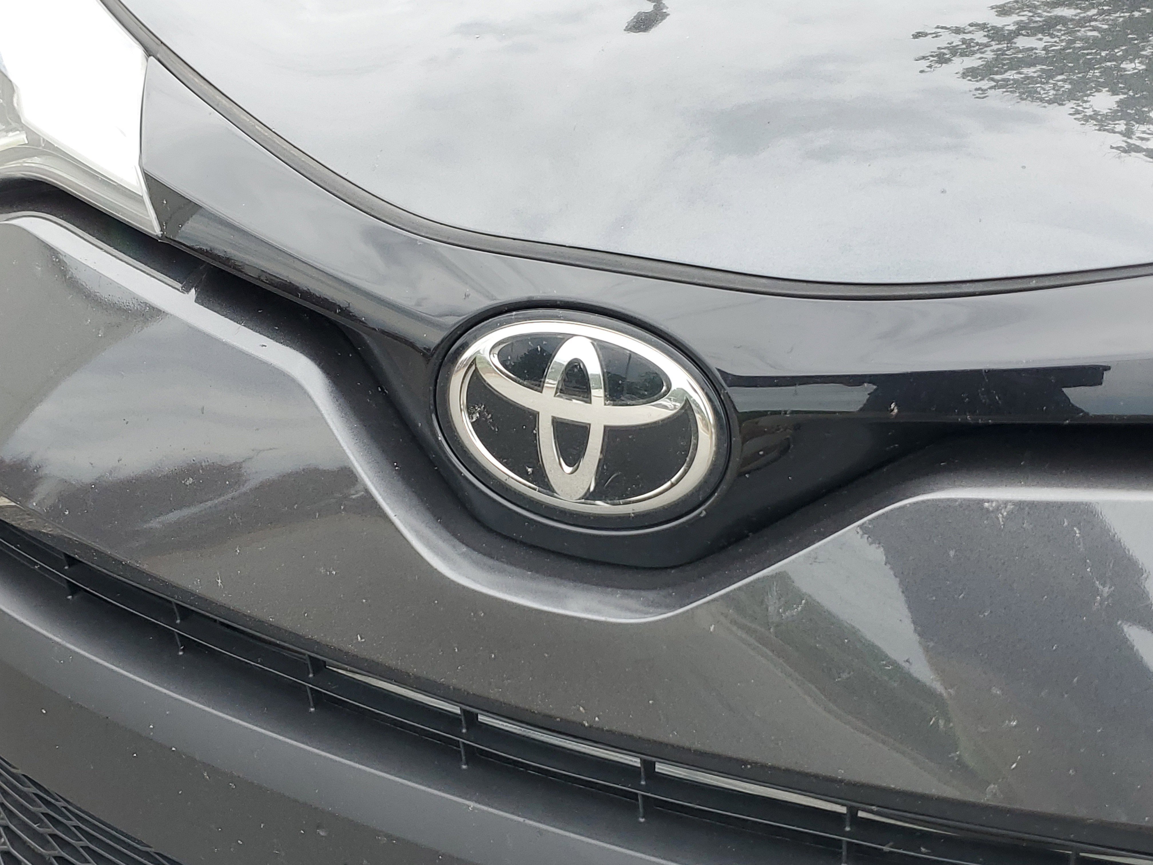 Used 2021 Toyota C-HR Limited FWD image 5