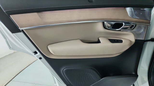 New 2027 Volvo XC90 B6 Ultra AWD/4WD image 28
