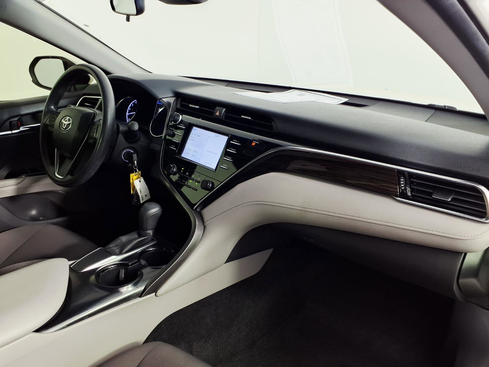 Used 2018 Toyota Camry LE FWD image 9