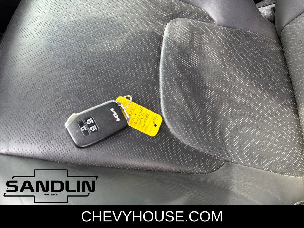 Used 2024 Kia Carnival LX image 36